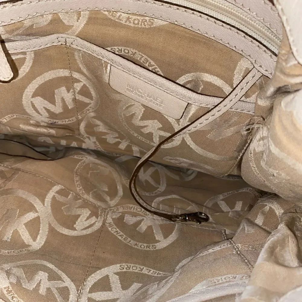 Michael Kors Hamilton Tote Beige Large - Picture 9 of 10